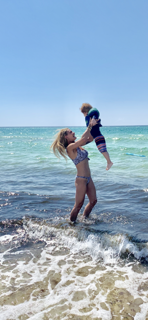 From Modeling to Motherhood – Kelly Shares Her TRUE FORM ABDOMINOPLASTY® Experience With Dr. Patronella: “I think my tummy looks better now than it did before kids!” 